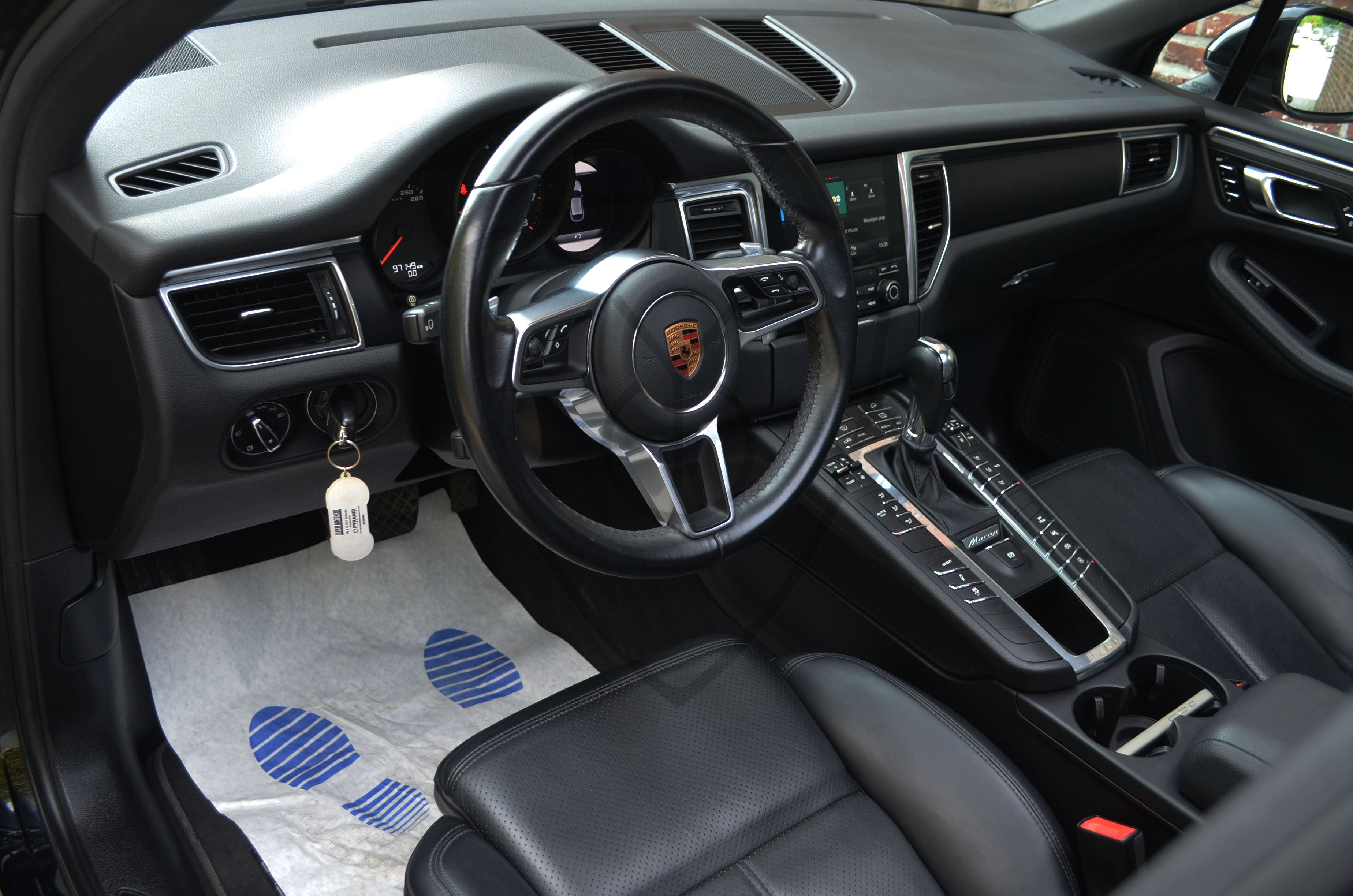 PORSCHE MACAN — image 8